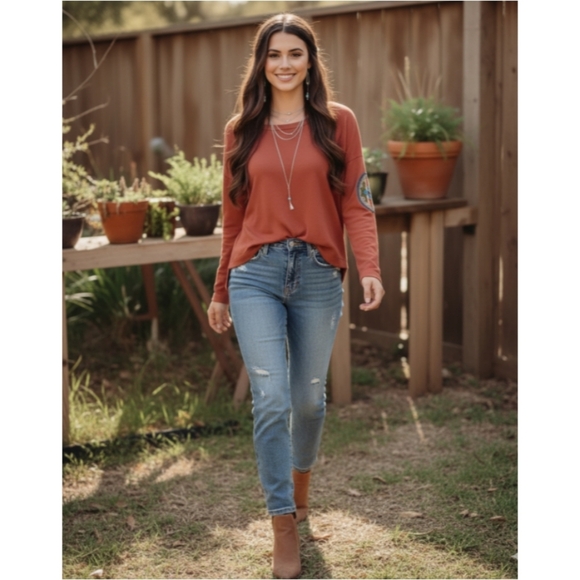 🌿Twenty Second Women's Rust Estimated Medium Aztec Elbow Pad Design Top - Picture 8 of 11